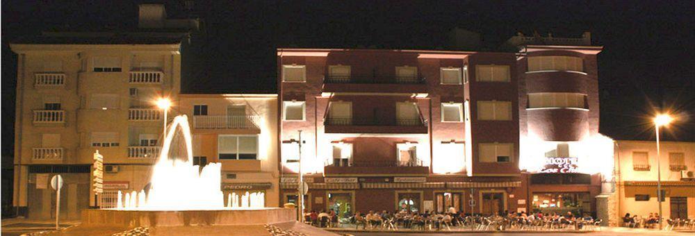 Hotel Los Chiles Villanueva Del Arzobispo Exterior photo